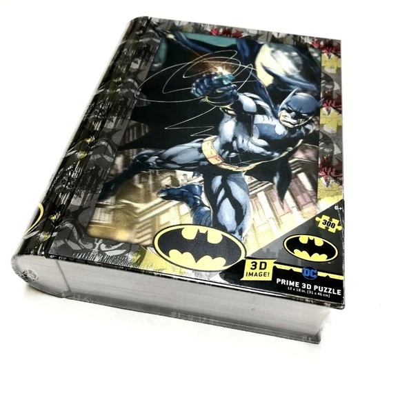 DC Comics Batman Prime 3D Puzzle 12" x 18" 300 Pieces Collectible Tin Case - Picture 1 of 8